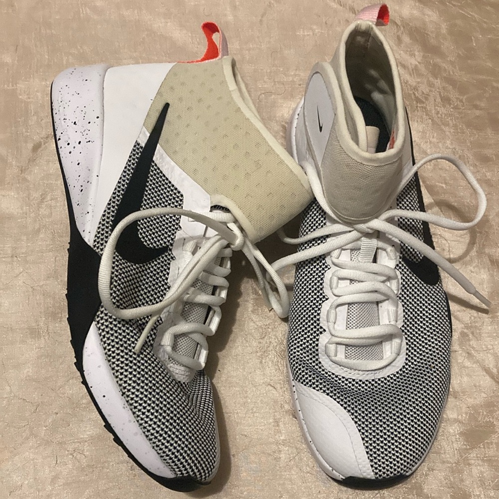 Nike Air Zoom Strong 2 Womens Athletic Shoes